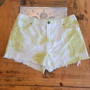 NWT AERIE DISTRESSED TIE DYE CUT OFF DENIM SHORTS, SIZE LARGE